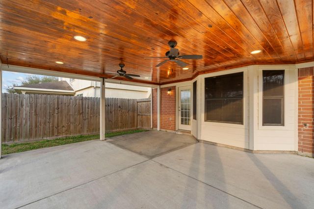 108 Glade Bridge Court, Dickinson, TX 77539