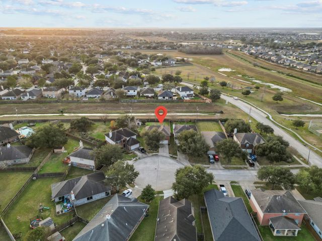 108 Glade Bridge Court, Dickinson, TX 77539