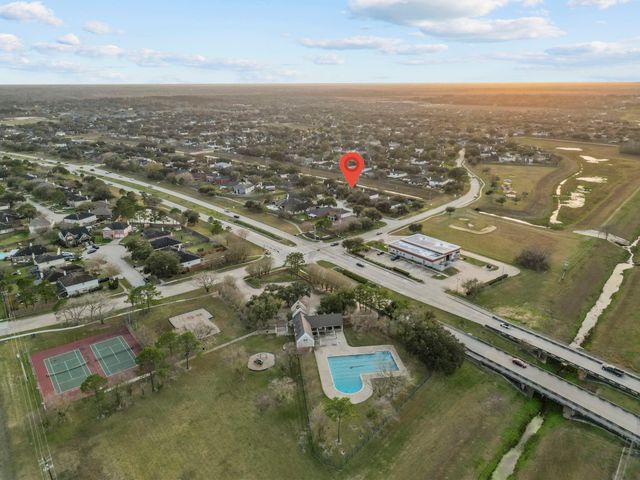 108 Glade Bridge Court, Dickinson, TX 77539