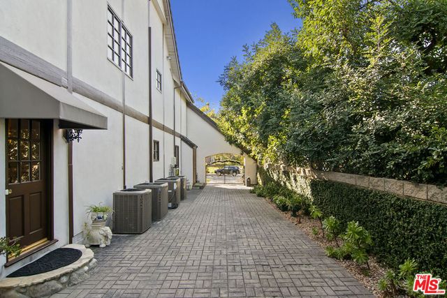 4618 Westchester Drive, Woodland Hills, CA 91364