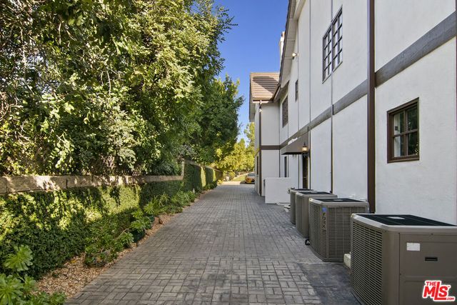 4618 Westchester Drive, Woodland Hills, CA 91364