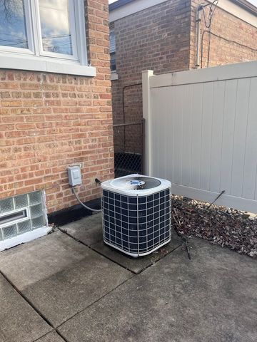 5140 S New England Avenue, Chicago, IL 60638