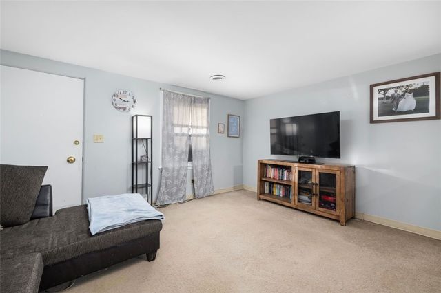 107 Keystone Drive 116, Warwick, RI 02886