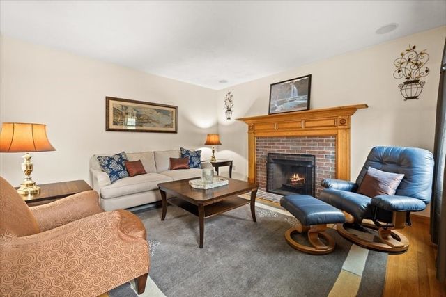 2 Furlong Circle, Lakeville, MA 02347