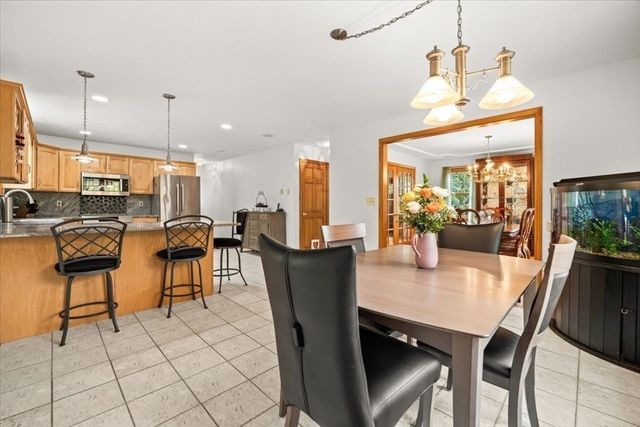 2 Furlong Circle, Lakeville, MA 02347