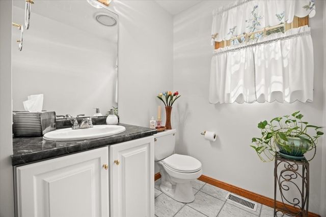 2 Furlong Circle, Lakeville, MA 02347