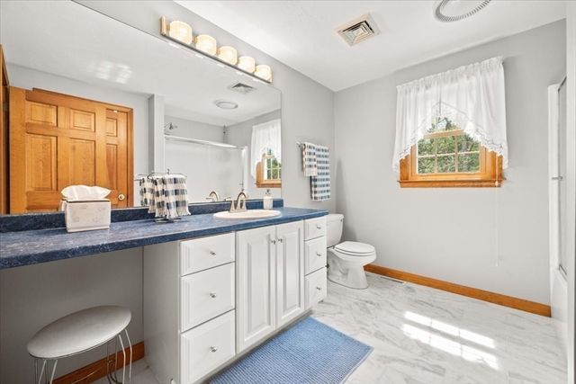 2 Furlong Circle, Lakeville, MA 02347