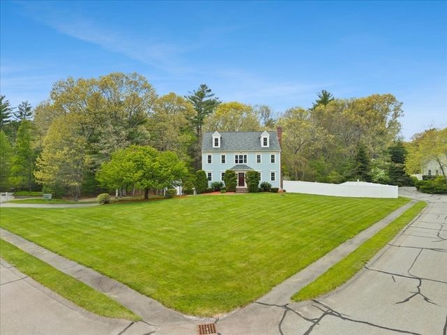 2 Furlong Circle, Lakeville, MA 02347