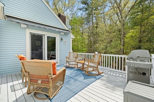 2 Furlong Circle, Lakeville, MA 02347