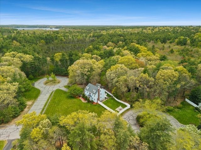 2 Furlong Circle, Lakeville, MA 02347