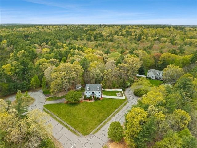 2 Furlong Circle, Lakeville, MA 02347