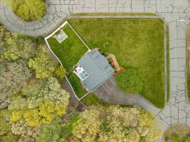 2 Furlong Circle, Lakeville, MA 02347