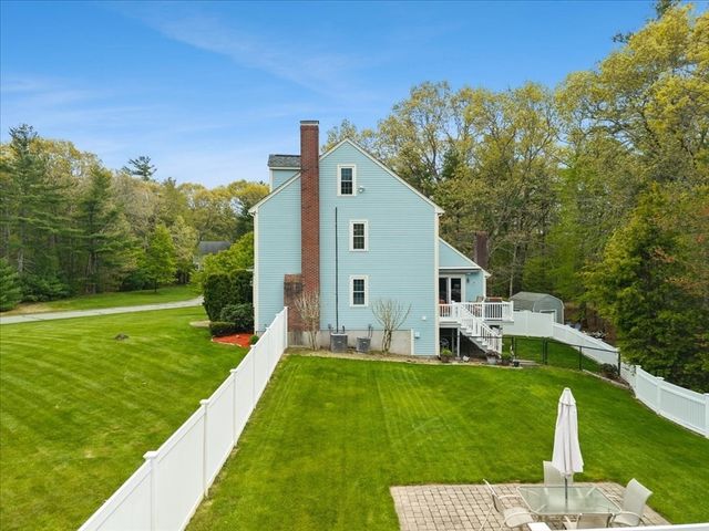 2 Furlong Circle, Lakeville, MA 02347