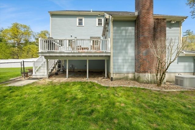 2 Furlong Circle, Lakeville, MA 02347