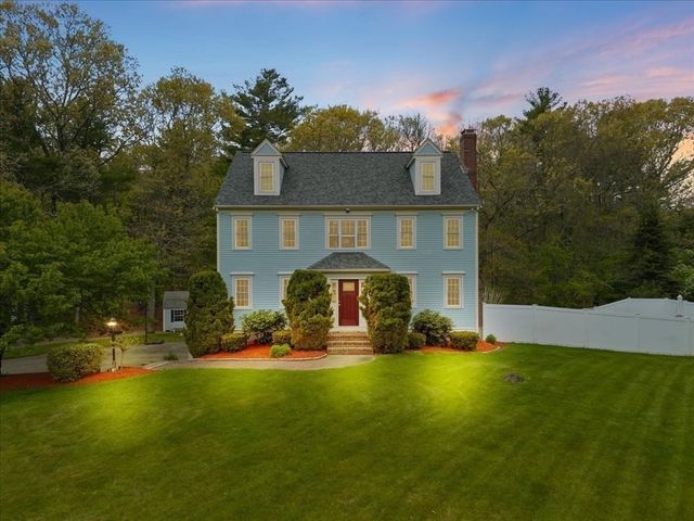 2 Furlong Circle, Lakeville, MA 02347