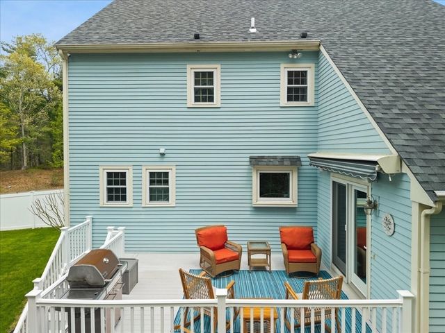 2 Furlong Circle, Lakeville, MA 02347