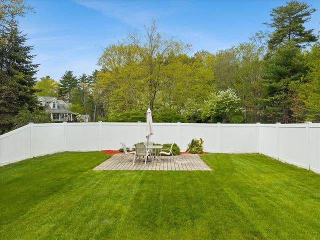 2 Furlong Circle, Lakeville, MA 02347