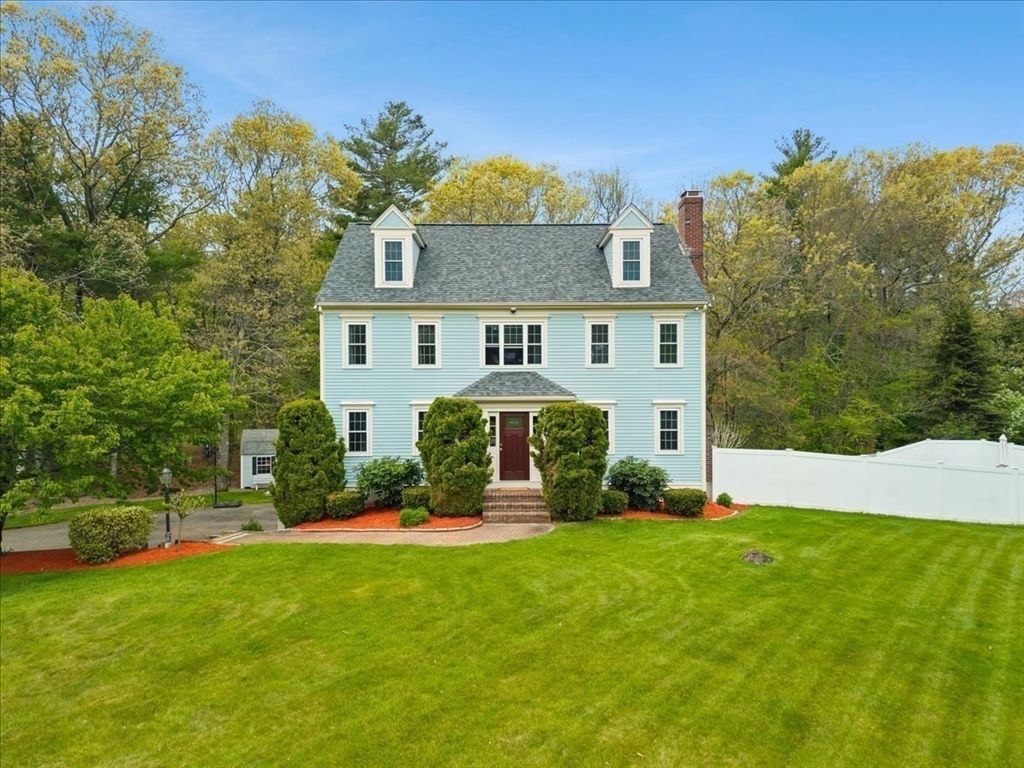 2 Furlong Circle, Lakeville, MA 02347