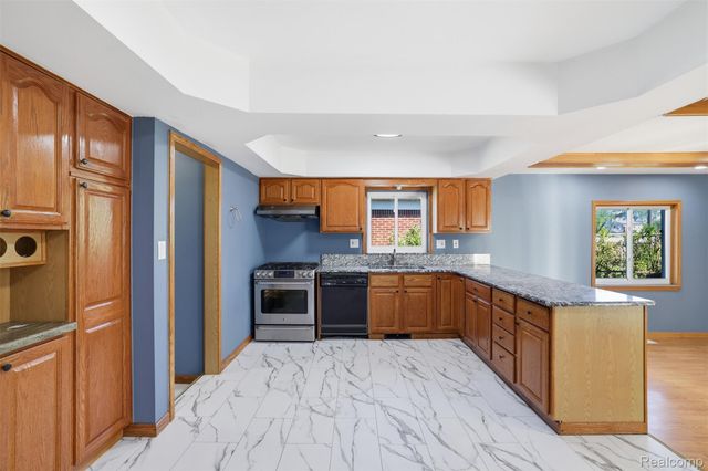 3418 Winterfield Drive, Warren, MI 48092