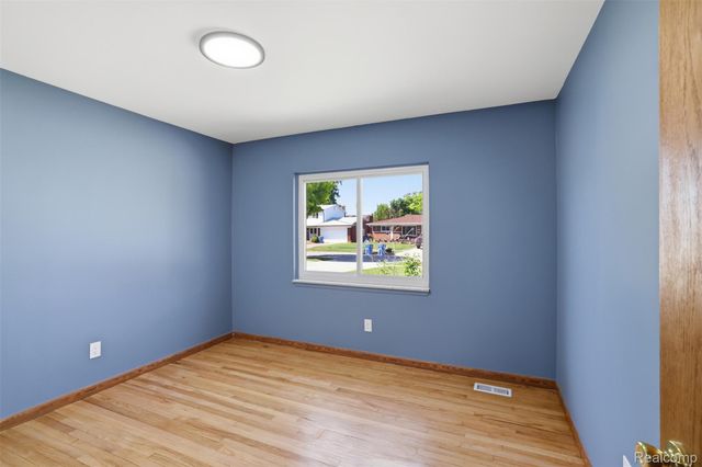 3418 Winterfield Drive, Warren, MI 48092