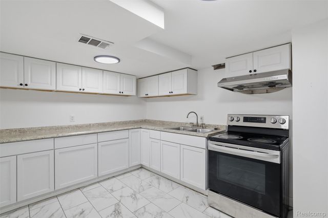 3418 Winterfield Drive, Warren, MI 48092