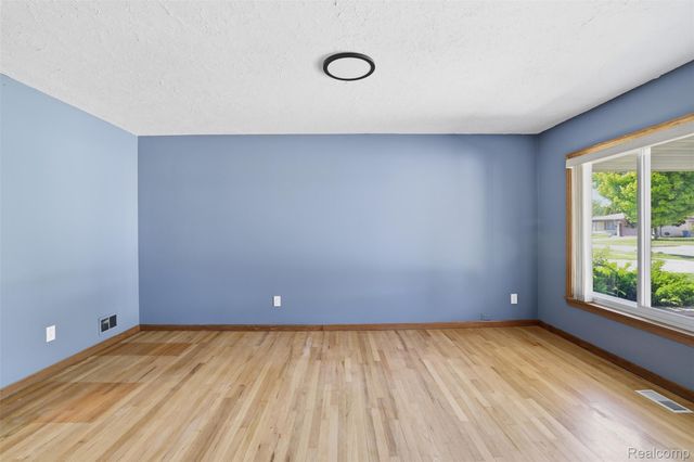 3418 Winterfield Drive, Warren, MI 48092