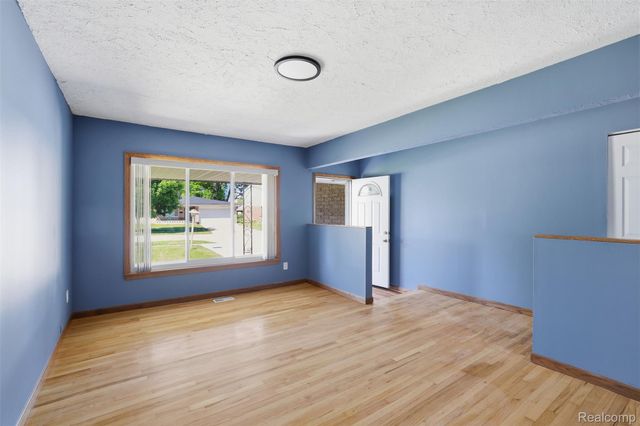 3418 Winterfield Drive, Warren, MI 48092