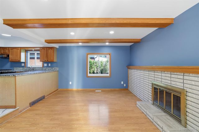 3418 Winterfield Drive, Warren, MI 48092