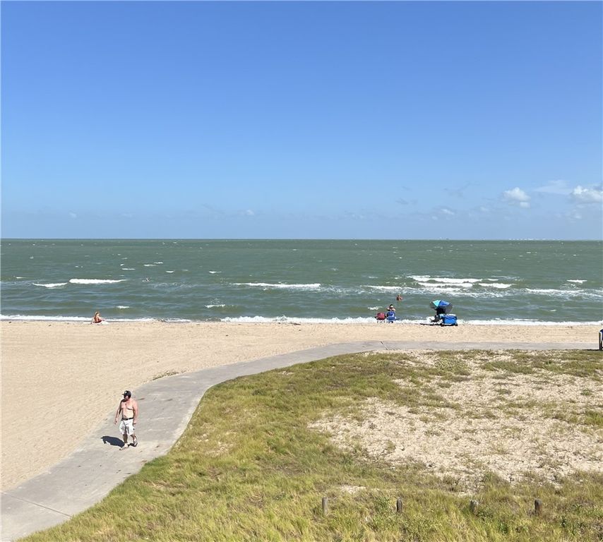 3938 Surfside Blvd 1103, Corpus Christi, TX 78402 — photo 2