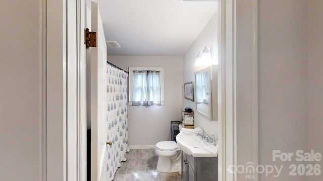 719 Oakland Street, Hendersonville, NC 28791