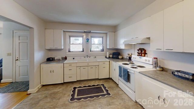 719 Oakland Street, Hendersonville, NC 28791