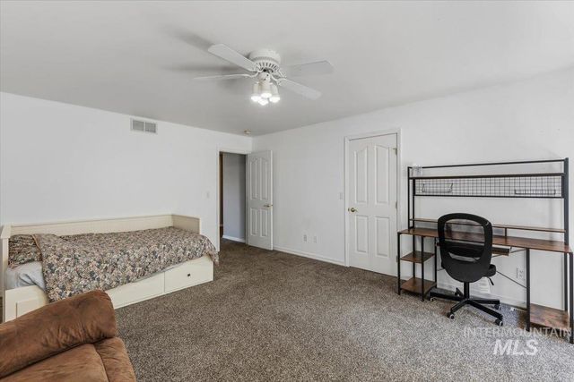 8001 W Innsbrook Ct, Boise, ID 83704