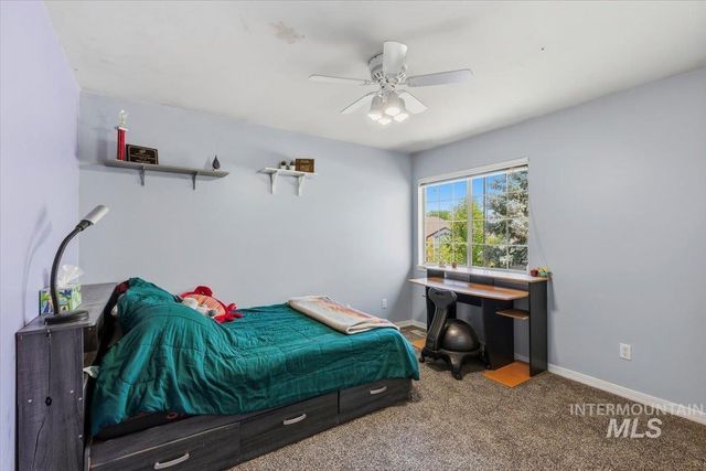 8001 W Innsbrook Ct, Boise, ID 83704