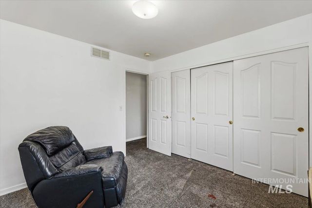 8001 W Innsbrook Ct, Boise, ID 83704