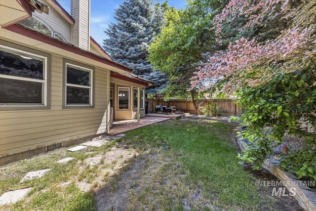 8001 W Innsbrook Ct, Boise, ID 83704