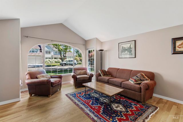 8001 W Innsbrook Ct, Boise, ID 83704