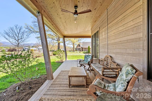 18 Majestic Oak Circle, Asheville, NC 28805
