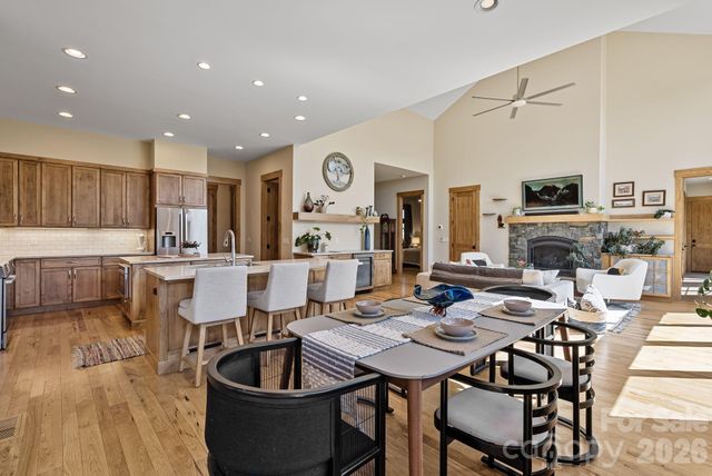 18 Majestic Oak Circle, Asheville, NC 28805