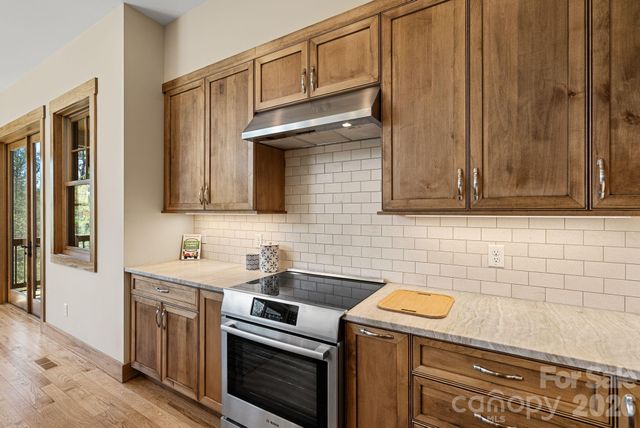 18 Majestic Oak Circle, Asheville, NC 28805