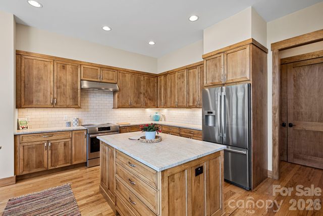18 Majestic Oak Circle, Asheville, NC 28805
