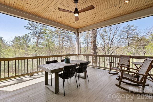18 Majestic Oak Circle, Asheville, NC 28805