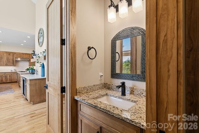 18 Majestic Oak Circle, Asheville, NC 28805