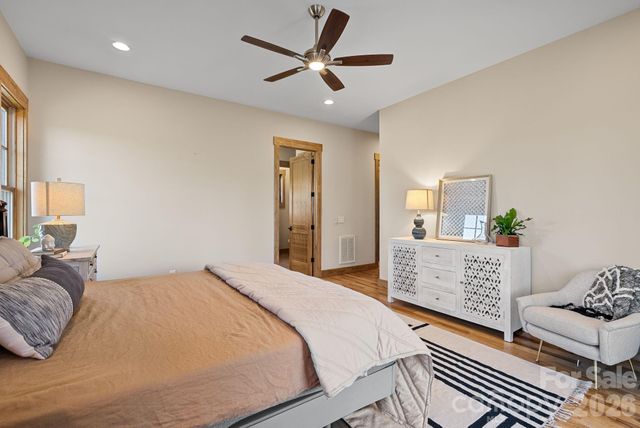 18 Majestic Oak Circle, Asheville, NC 28805