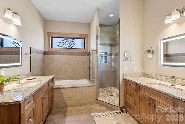 18 Majestic Oak Circle, Asheville, NC 28805
