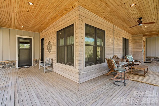 18 Majestic Oak Circle, Asheville, NC 28805