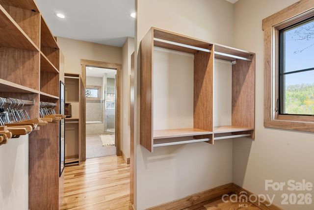 18 Majestic Oak Circle, Asheville, NC 28805