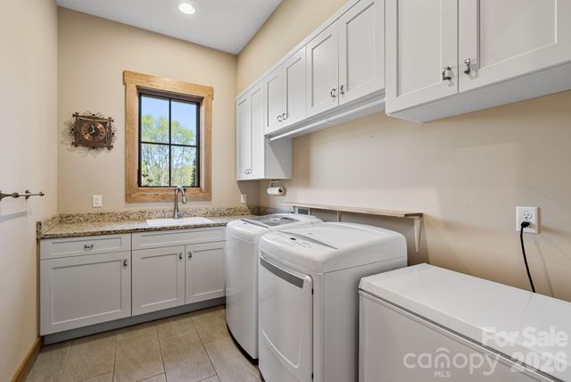 18 Majestic Oak Circle, Asheville, NC 28805