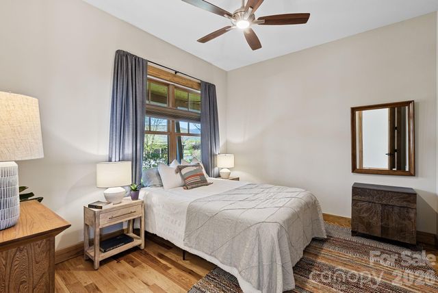 18 Majestic Oak Circle, Asheville, NC 28805