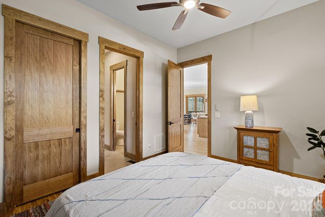18 Majestic Oak Circle, Asheville, NC 28805