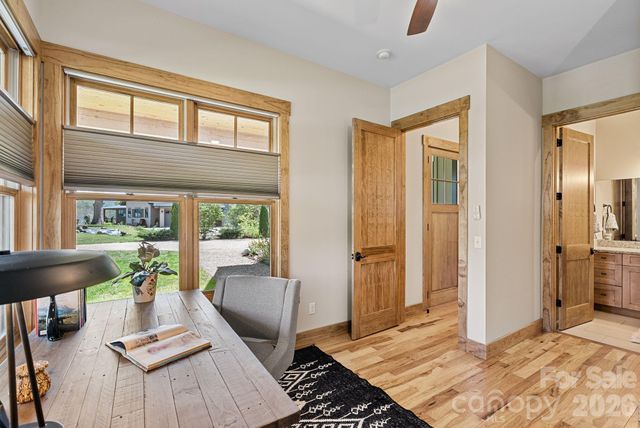 18 Majestic Oak Circle, Asheville, NC 28805